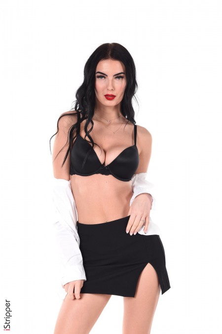 Элегантная бизнесвумен в белье