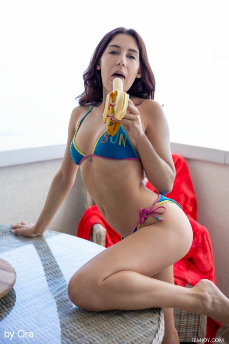 Анна Н в эротическом фотосете