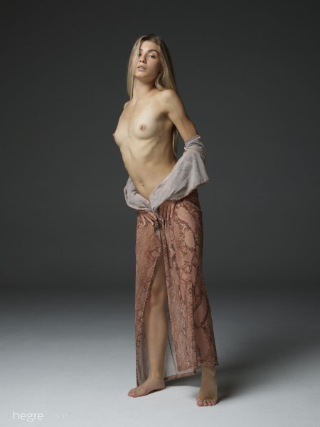 Октябрь А в эротической фотосессии