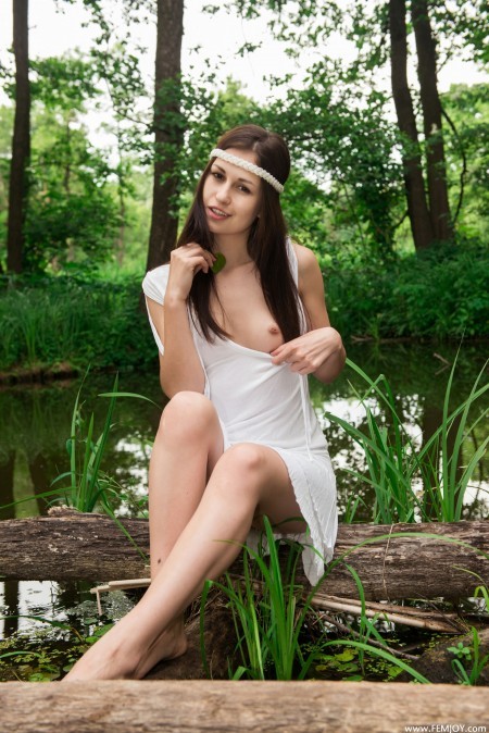 Летняя чувственность: девушка в природе