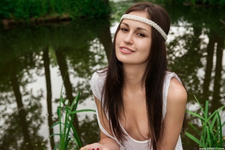 Летняя чувственность: девушка в природе