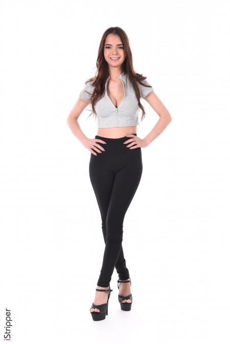 Счастливая и чувственная фотосессия модели