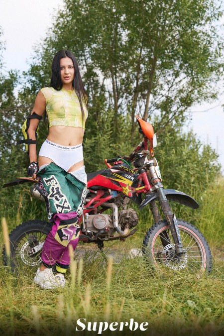 Эротика в природе: Виктория Мур