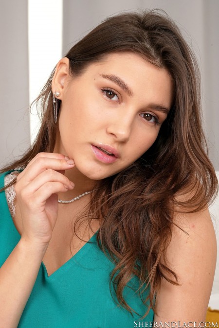 Элли Луна: Чарующая Нежность в Интерьере