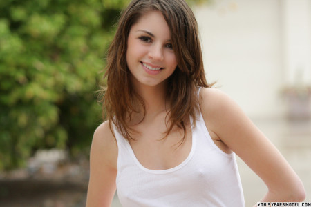 Летняя натура: голая красота Аспен Мартин