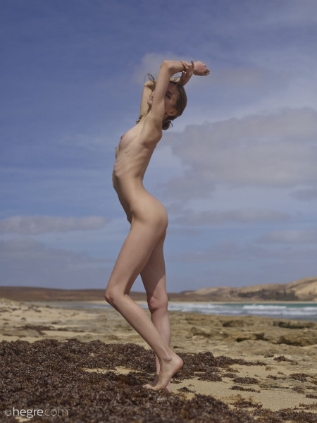 Летняя эротическая фотосессия у воды