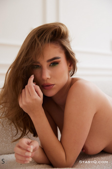 Увлекательная эротическая фотосессия с Полин К