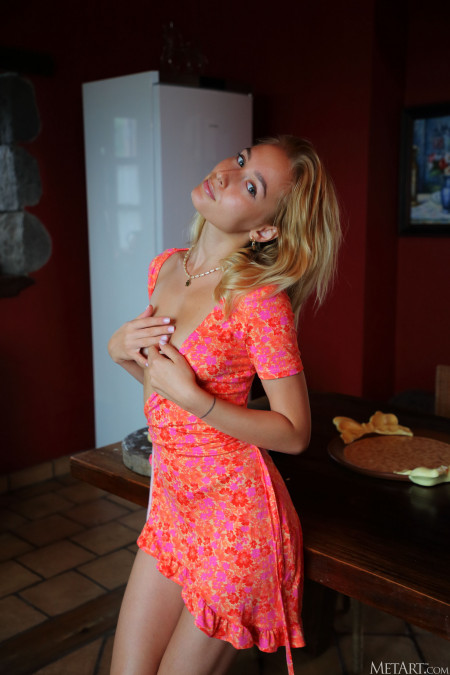 Приготовление домашних угощений в уютной кухне