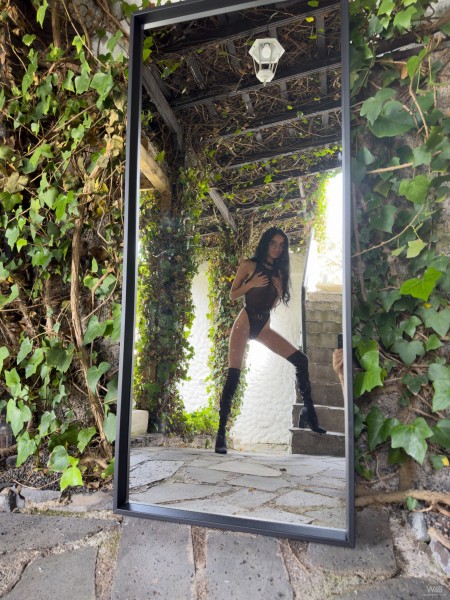 Летняя съемка модели в очках