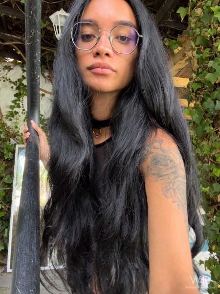 Летняя съемка модели в очках