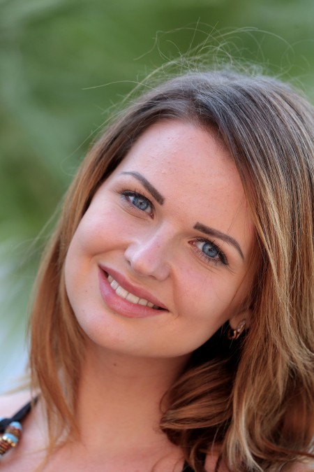 Летнее веселье: Обнаженная красота на природе