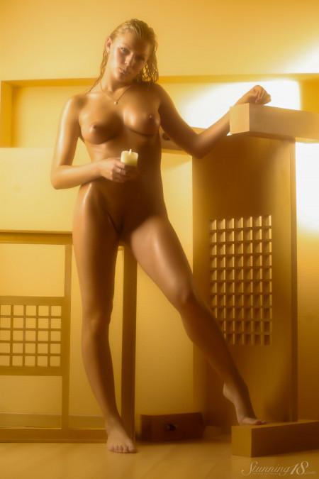 Изящная эротика: Геа А в домашней обстановке