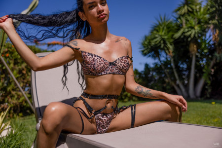 Летнее чувственное фото-шоу на свежем воздухе