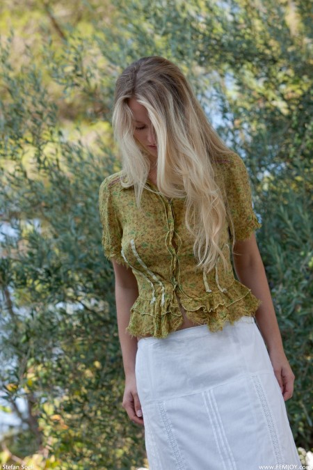 Солнечная элегантность: Кариша на природе