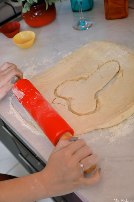 Улыбающаяся Моника: Пицца и чувственность