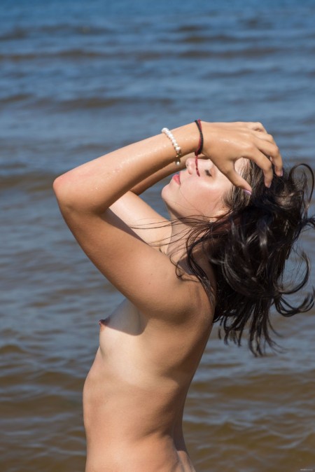 Летняя радость: Зеня у воды