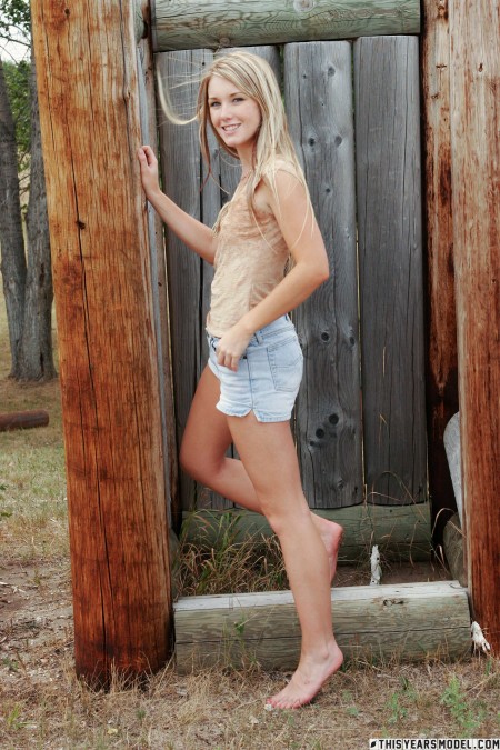 Счастливое летнее фотосет с девушкой Jewel A