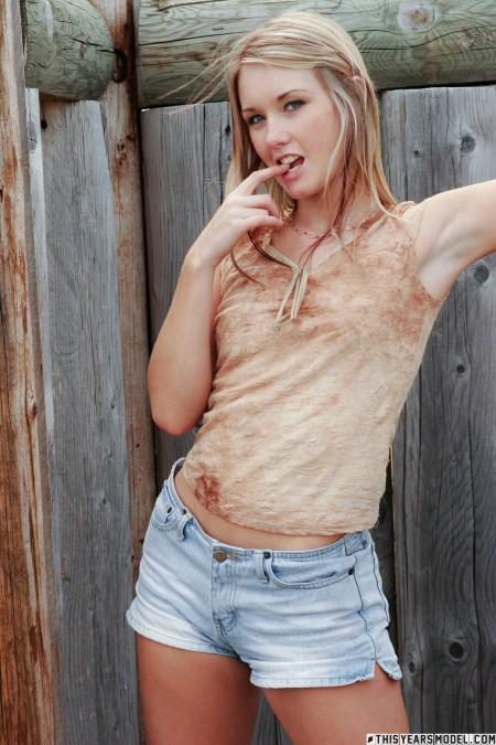 Счастливое летнее фотосет с девушкой Jewel A