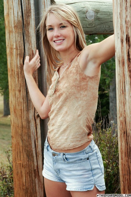 Счастливое летнее фотосет с девушкой Jewel A