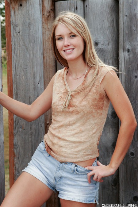 Счастливое летнее фотосет с девушкой Jewel A