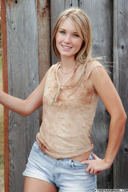 Счастливое летнее фотосет с девушкой Jewel A