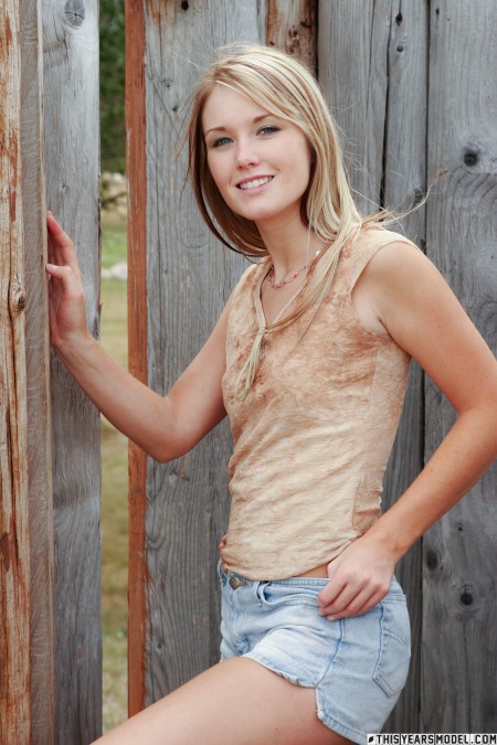 Счастливое летнее фотосет с девушкой Jewel A