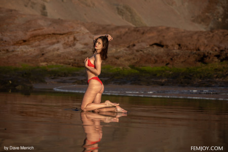 Летняя эротика с Деми Фрей