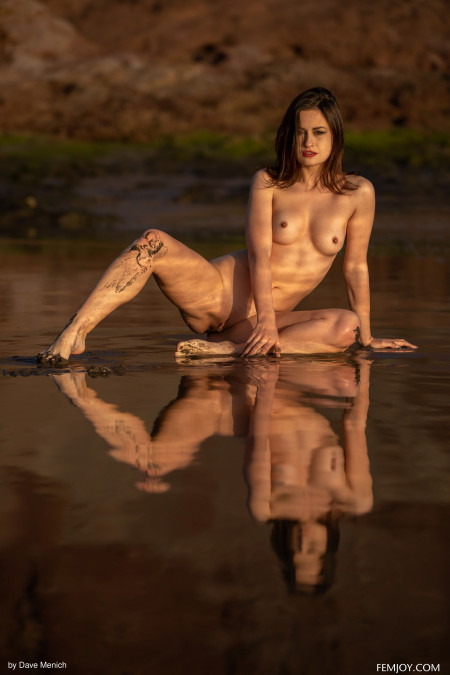 Летняя эротика с Деми Фрей