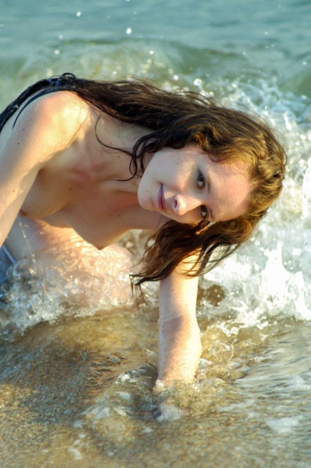 Летняя счастливая игра в природе