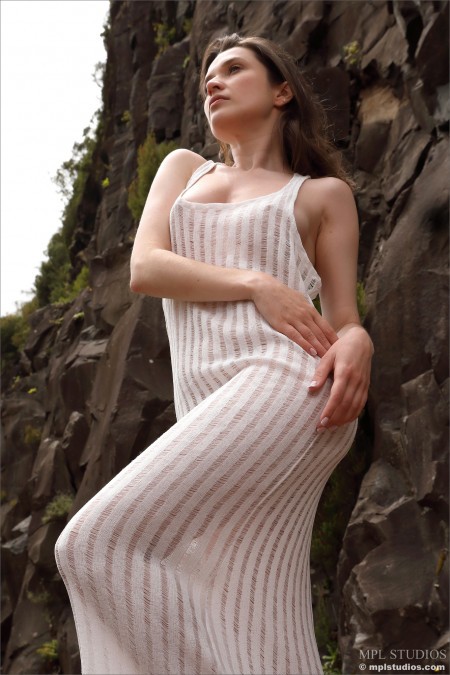 Счастливая летняя сенсуальность на горах