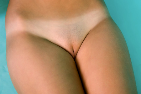 Тонкая модель Эвита Лима позирует