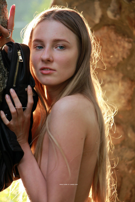 Счастливое летнее утро модели солнце