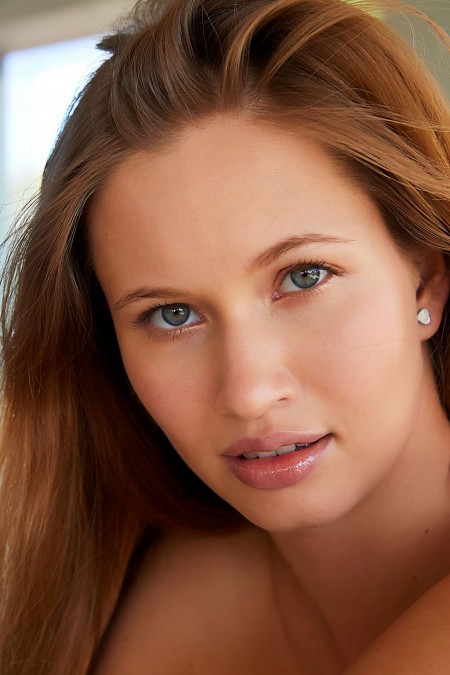 Сексуальная Летняя Фотосессия в Домашнем Интерьере