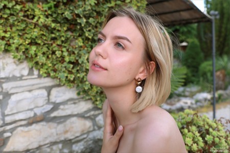 Лана Лейн: модель с блондинистыми волосами