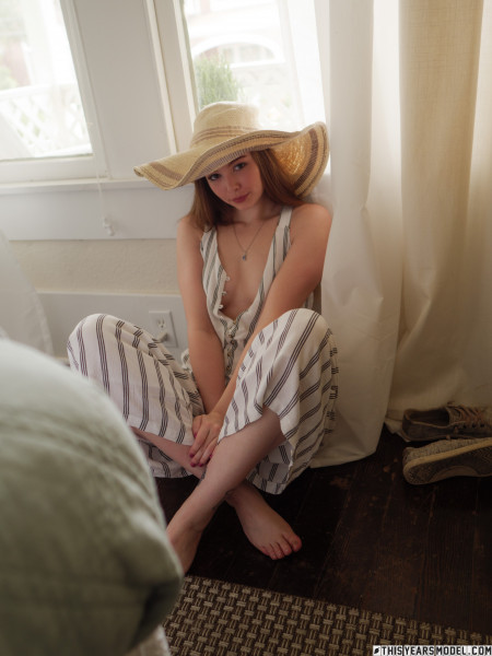 Летнее чувственное эротическое фотосет Ланы Лии