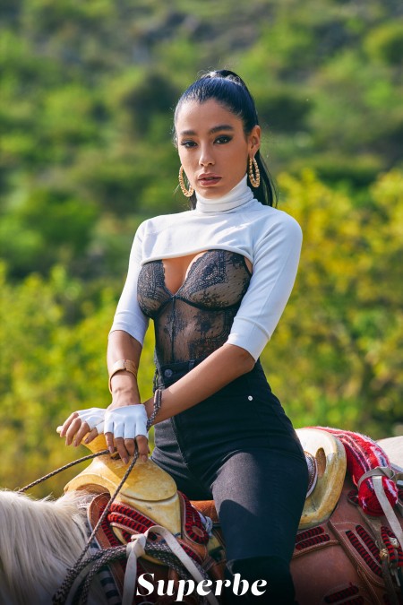 Наталия Бруни: летняя сенсуальность на ферме