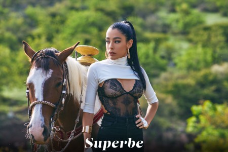 Наталия Бруни: летняя сенсуальность на ферме