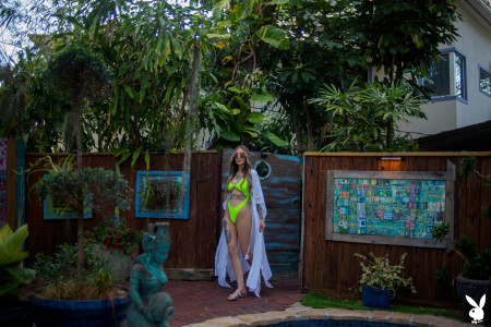 Летнее чувственное фото: Пейдж Амейз в природе