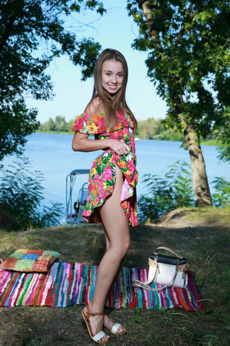 Летнее очарование: Линда на природе