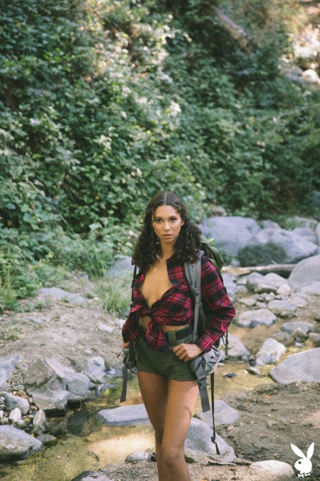 Соблазнительная Майя Серена: натуралистическая эротика