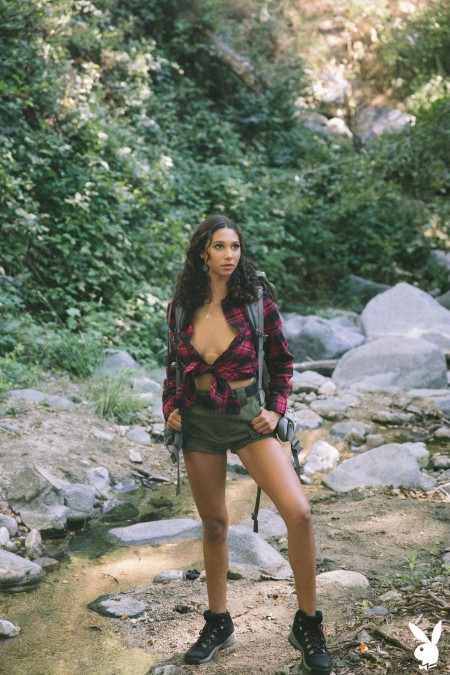 Соблазнительная Майя Серена: натуралистическая эротика