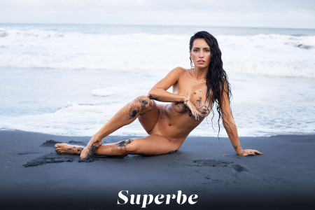 Соблазнительная летняя фотосессия модели