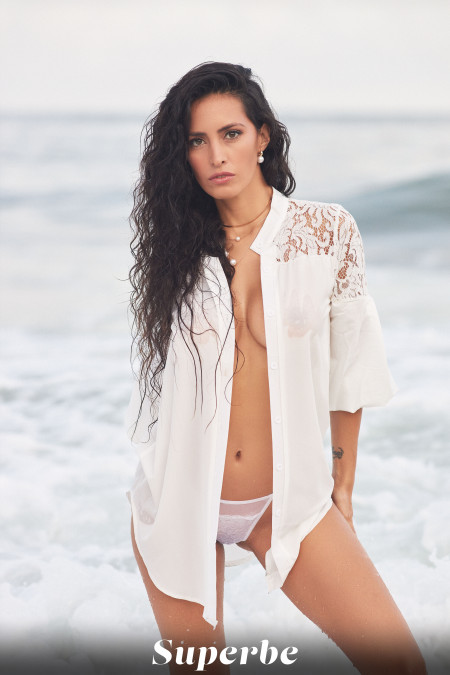 Соблазнительная летняя фотосессия модели