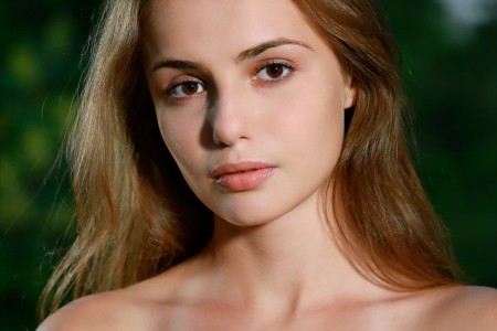 Элла Тан: Элегантная Сенсация на Природе