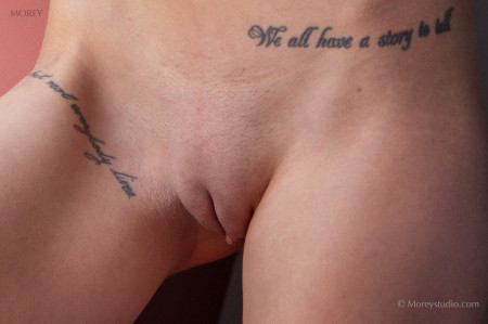 Соблазнительная блондинка Una A в нижнем белье