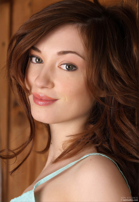 Джули Ви: элегантная модель в чувственном белье