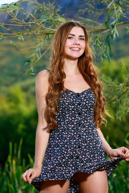 Летняя эротическая фотосессия в природе