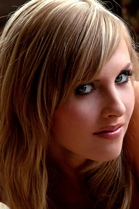 Чарующая элегантность: Маркета в блузке