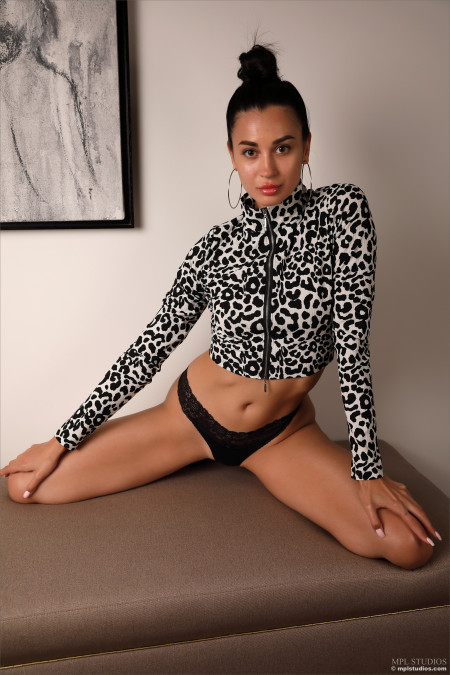 Африканская модель: чувственная элегантность в студии