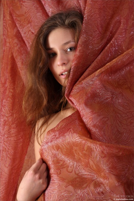 Соблазнительная Лидия: Фотосессия в спальне